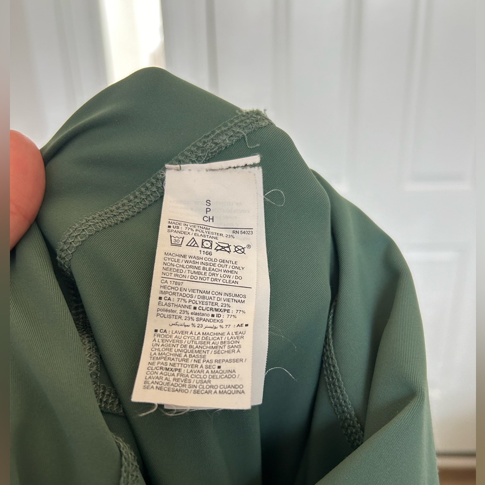 Old Navy Sleeveless PowerSoft Bodysuit -- 25-inch inseam - Picture 7 of 7